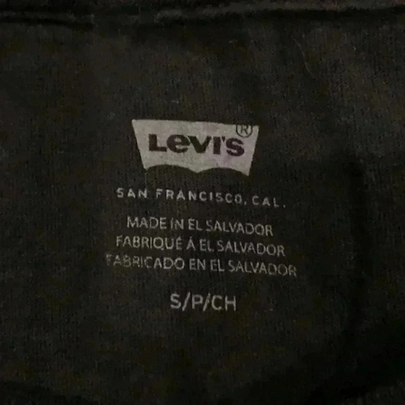 Levi’s tee shirt in size small - Picture 4 of 4